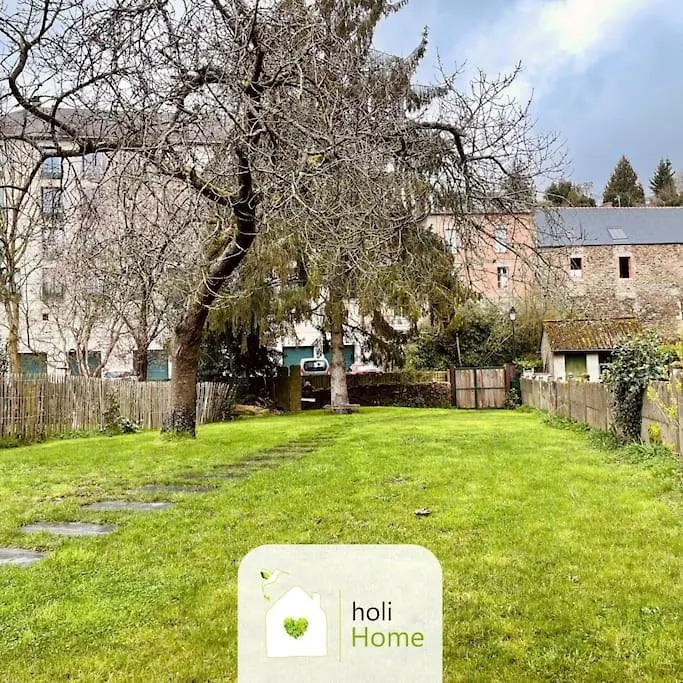 H2 Maison Au Pied Du Chateau Fougères Hébergement de vacances