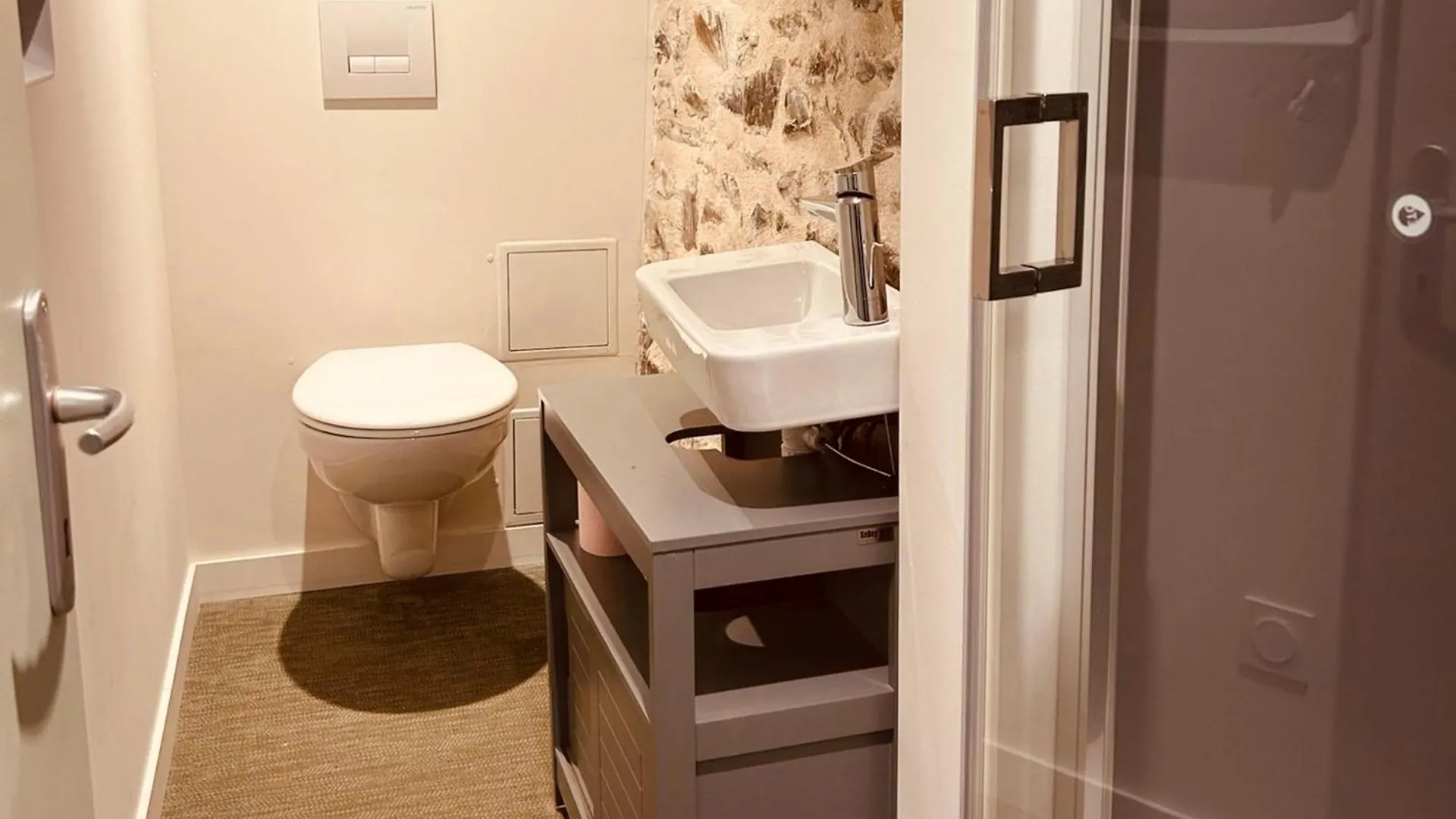 H2 Maison Au Pied Du Chateau Fougères Hébergement de vacances